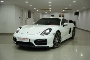 للبيع فقط // بورش كايمن GTs وكالة عمان موديل 2015 مواصفات طلب خاص الداخلية كامل بالأحمر وقمة فالنظاف