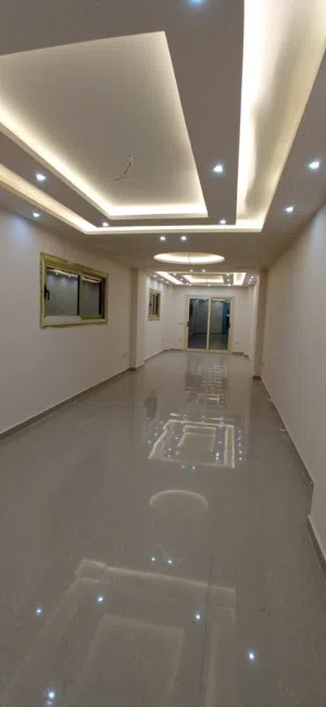 شقة للبيع بأرقى مواقع ميامى خطوات من جمال عبد الناصر والعيسوى لمحبي الإستثمار والسكن راقى والخصوصيه