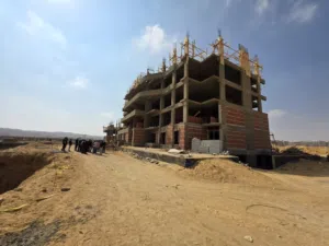 شقة للبيع 3 غرف بمقدم 244 الف بحرى اقساط متساوية على 10 سنين