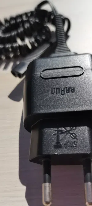 شاحن ماكينة حلاقة من شركة Braun