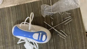 Hand Mixer with Beaters and Dough Hooks - Good Working Condition