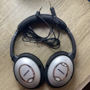 سماعات رأس أصلية نوع بوز Bose ANC QC2 بحالة ممتازة
