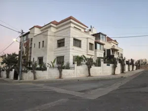 فيلا فاخرة مستقلة للبيع في الظهير