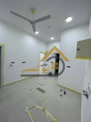 شقة مميزة للإيجار في منطقة حي صنعاء بمساحة 100 م