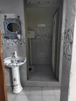 بيت البيع وقف سني مسجل بالوقف بالتنومه بشارع الرسول مساحته 210 غرفتين ودوانيه ومطبخ وهول جبير وحديقه