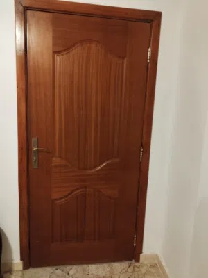 يوجد يوجد مجموعة ابواب غرف للبيع .