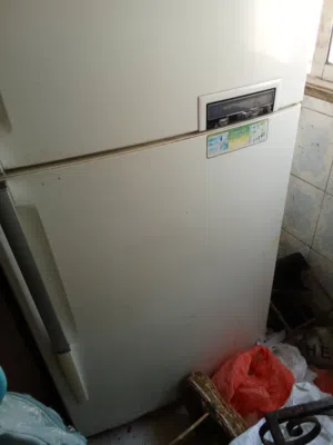 ثلاجه للبيع حجم كبير للبيع
