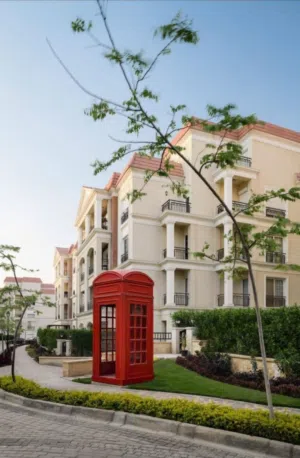 لسرعة البيع الشقة متشطبة مطلوب 800 الف في الجولدن اسكوير في regents square