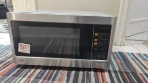 ميكرويف LG بحالة ممتازة للبيع