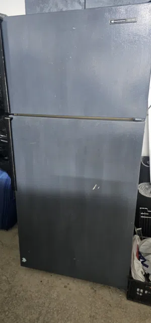 ثلاجة للبيع شغالة بدون اي مشاكل