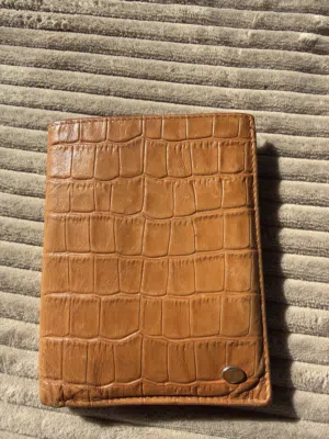 بيع محفظه نادره جلد من ماركه Aigner المانيه