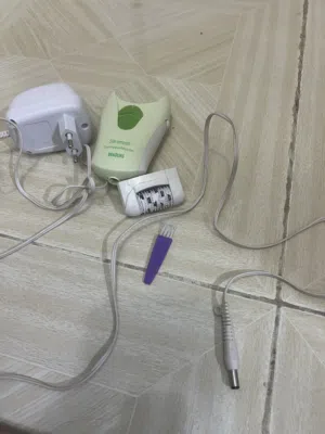 ماكينة إزالة شعر براون الأصلية (Braun Silk-épil) مستعملة بحالة جيدة.