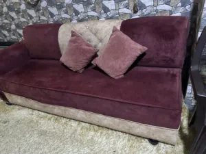 طقم كنبايات زاوية مع 3 طاولات للبيع