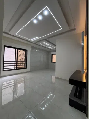شقه جديده لم تسكن للإيجار في حي المنصور