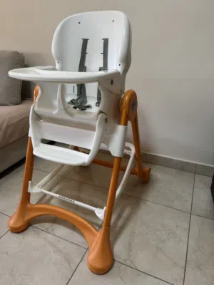 كرسي اطفال بحاله ممتازه