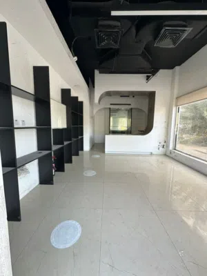 محل للايجار شارع المرور