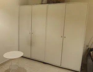 يوجد فرن كهربائي ونسا 4 عيون وتسريحه و2 طاوله صغيره حديد ايكيا و2 سرير أطفال مع الاسفنج