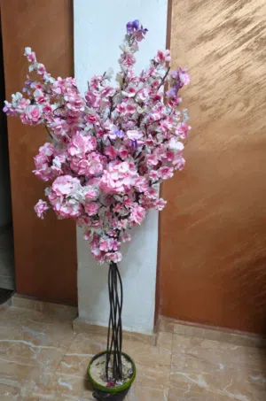 شجرة ورد صناعي زينة حجم كبير (ارتفاع 163 سم) بحالة ممتازة