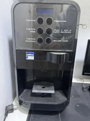ماكنة قهوة لافازا LAVAZA