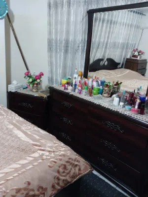 غرفه نوم للبيع بداعي السفر ثقيله ونضيفه