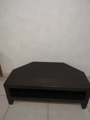 طاولة تليفزيون خشب لون أسود
