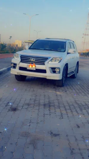 الكزس خليجي مكفول 13 lx 5700 ابيضّ رقم بغداد حقيقي ساز دواخل جديدة سيارة نظيفة فول مواصفات