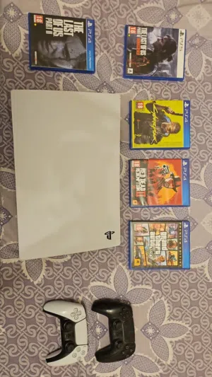 PS5 console with 4 games and 2 controller