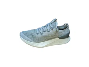 بوت من ماركة Allbirds