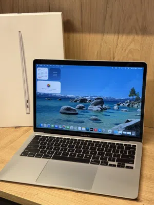 MacBook Air 2020. M1-Chip. 8 RAM. 256 SSD. 13.3-inch