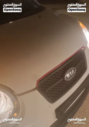 كيا مورنيق 2011