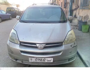 Used Toyota Sienna in Tripoli