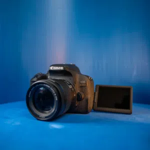 للبيع – عدة تصوير كاملة للمبتدئين Canon 800D  Kit lens+ Lens 50mm+ tripod+ bag....