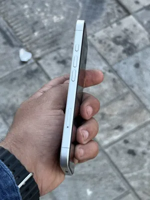 16 عادي مستعمل بحالة الجديد  128g  بطارية 90