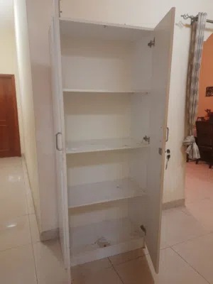 White Cupboard with 4 shelfs in a strong and good condition