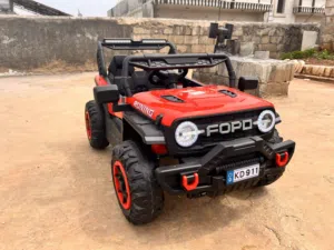 للبيع سيارة أطفال كهربائية تعمل على البطارية