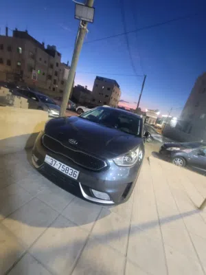 كيا نيرو 2018بحاله نضيفه