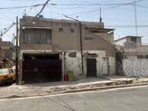 بيت ركن في شارع عريض وفرعه مقرنص والمنطقة هادئة