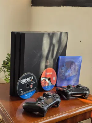 متوفر PS4 PRO شبه جديد قمة في النظافة ماشاء الله