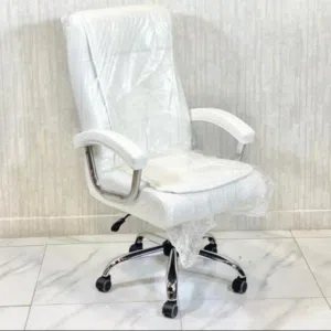 كراسي جلد للمكاتب فخم وراقي جداً مع طاولة مكتب كبيرة وخزانة