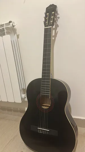 Guitar used like new  Delivery near me