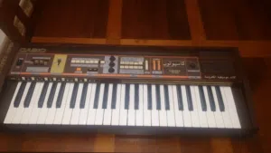 بيانو موسيقى نوع casio موديل AT400 شبه جديد وبحال الوكالة