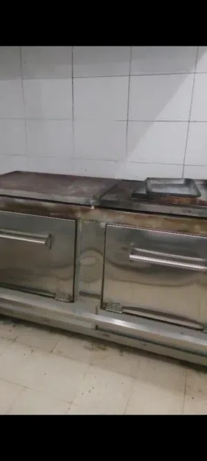 محل بيع وشوي الاسماك