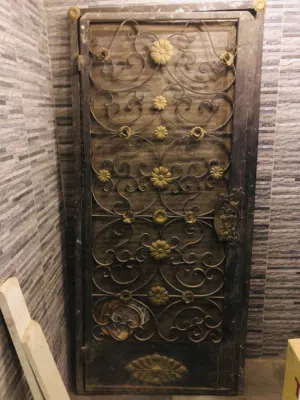 باب حديد خارجي