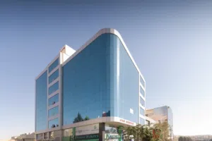 مكاتب للإيجار بمساحات مختلفة — مجمع جاد سنتر Offices for rent in various sizes — Jad Center Complex