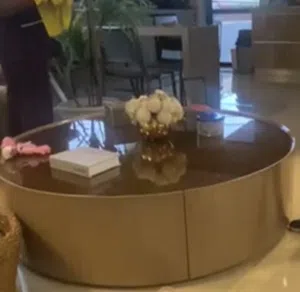 طاولة وسط دائرية كبيرة جدا