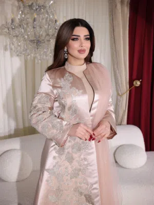 ضياء للألبسه التركيه عباية قمة الفخا  – تصميم راقٍ من قطعت العباية: ميكادو ساتان