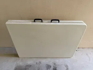 Outdoor foldable table