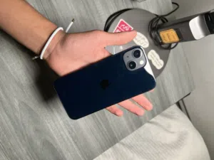 iPhone 13 for sale مع كرتونه
