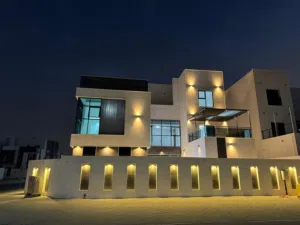 فرصة مميزة لامتلاك فيلا راقية بتصميم عصري حديث وتشطيبات فاخرة مع مسبح خاص