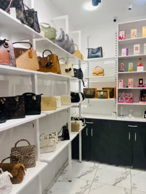 ديكور محل شبه جديد